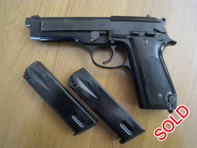 Beretta Mod 92 S, Spotless Beretta Mod 92 Semi - Automatic pistol. Still in original box with original owners manual. Very few shots fired. Leather holster included. A collectors item.