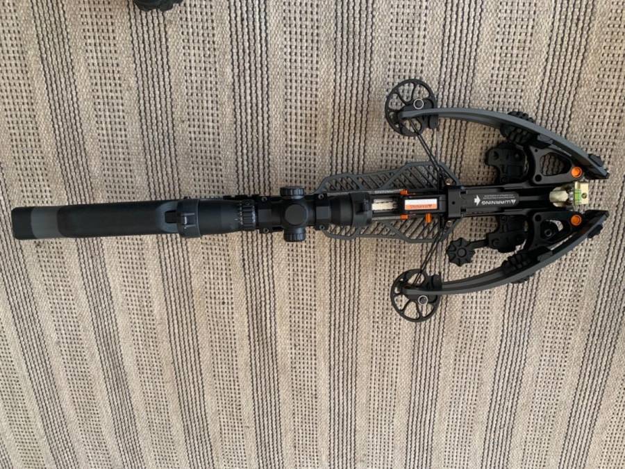 Ravin R10 Crossbow,mint condition ., Ravin R10 Crossbow complete with scope bag and 14 Bolts and broad heads and extras Price non negotiable.