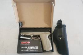 Gamo PT-85 Blowback, Gamo PT 85. 177 air pistol 
4 co2 canisters 
+-750 pellets 
Righthand inside/outside holster 
Brand new blades and triggers buff
Blades and triggers carry bag
Original slip and warranty in box
 