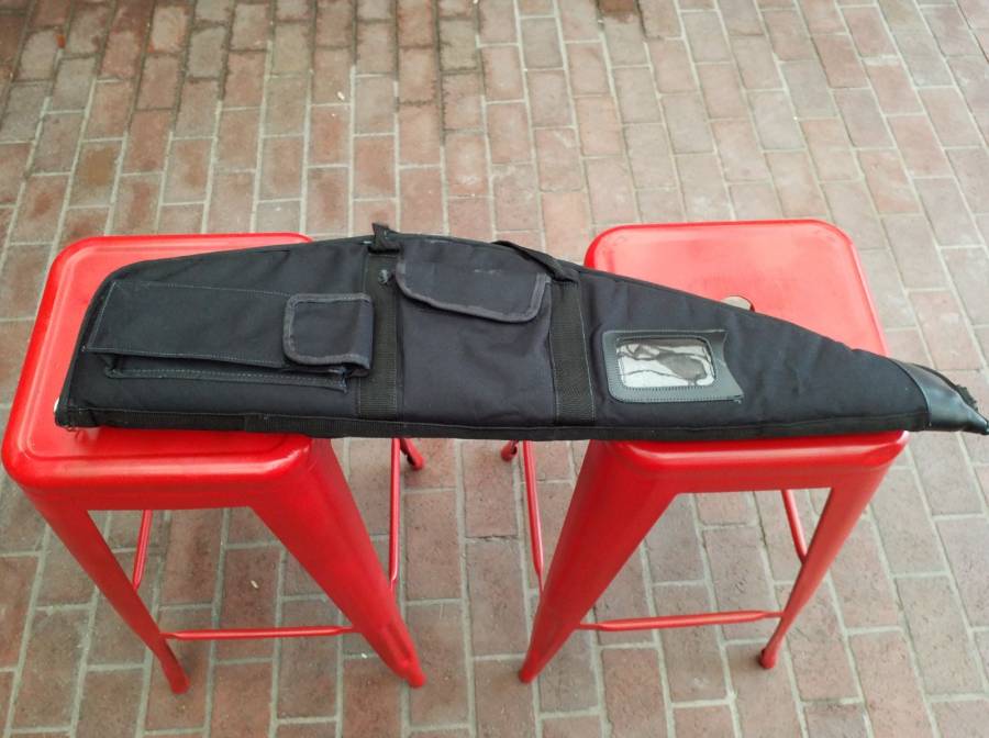 Medium length - Gun bag, Medium length - Gun bag - 80 Cm  / 30 Inches
Used for carrying a short barrel shotgun or PCC or 
Price R350.