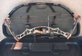 Hoyt Trykon XL XT, Hoyt Trykon XL XT 75 Anniversary Edition bow in excellent condition with Truglo night sight
Comes with 16 Easton Powerflight carbon arrows and Plano hardshell case and arrow quiver.
Weight 60-70 LBS
Length 29
String 57
Price: R 4000 onco
 