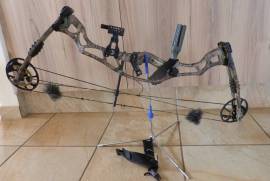 3 Compound bows for sale, Matthews compound bow. 30lb limbs with 50lb spare limbs, length 29