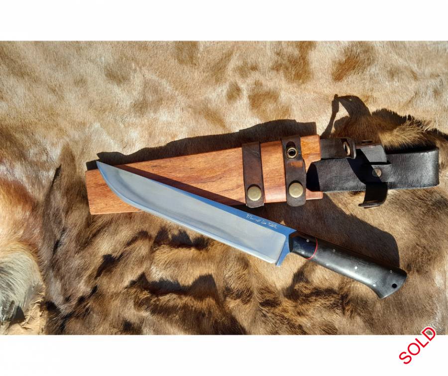 Matagi Nagasa, My version of a Matagi Nagasa. Traditionally used as a general purpose hunting/camp knife by Japanese hunters called Matagi.
The blade is 6mm thick 52100 Carbon steel, differentially heat treated hence the very faint 