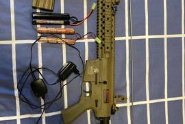 Lancer Tactical Gen2 Airsoft , Still in great condition comes with extra battery 