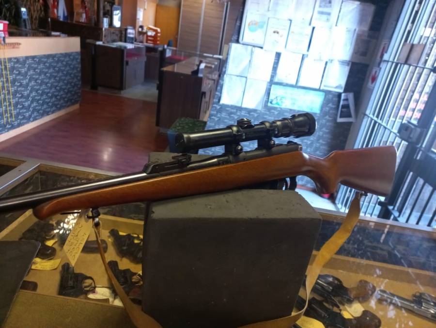 BRNO .22LR  Bolt action Rifle like new  , To all our clients, come and have a look at this Beautiful looked after BRNO .22 LR Rifle. Nice for kids or just to practice. Cape Gune and ammo 2 C thermo str stikland bellville 7530 tel 021 9452606