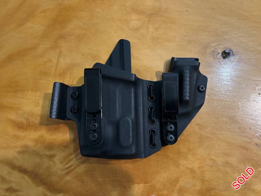 South West Holster Rattler 2.0, South West Holsters Rattler 2.0

Compatible with Glock 19, Glock 19x or Glock 45 with Olight PLII Mini Weapon Mounted Light.

Colour: Black