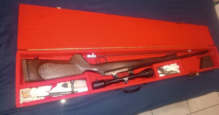 Lee enfield 303 with scope and british lee enfield, R 6,000.00