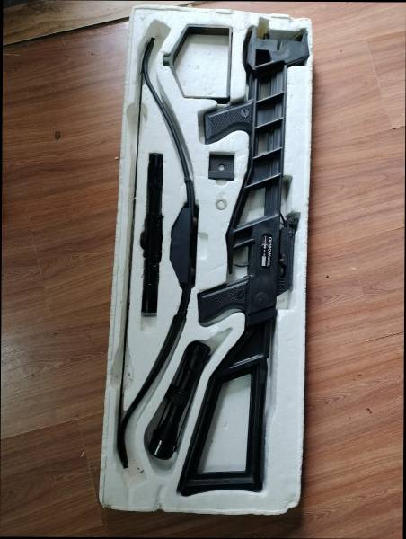 Crossbow , Crissbow Cheetah mkiv in original box with spare scope.