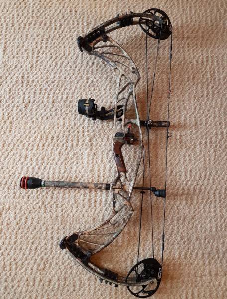 Compound Bow, Hoyt Pro Defiant, The bow is still brand new. Contact me if you are interested.