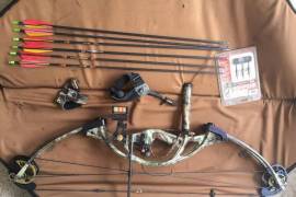 COBRA Compound Bow, 70 - 80 pull strength 
Immigration sale 
Everything included as per photos 