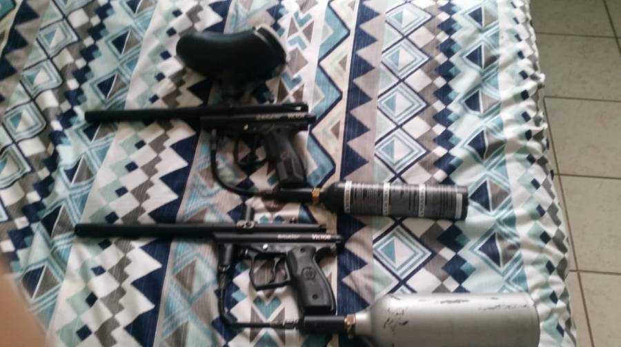 2 spider victor paintball guns for sale, 2 spider Victor guns for sale R1100 complete guns.