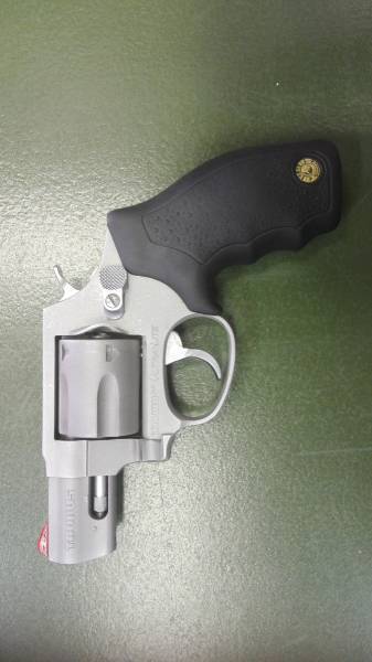 Taurus Ultra Lite 38spl, Very good condition Taurus Ultra Lite 38spl revolver.
please whatsapp me on 0744754314 if you interested