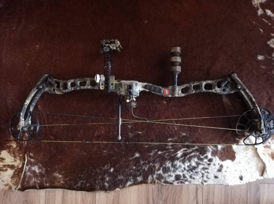 PSE Mach X compound bow for sale, Includes kit as pictured. A Sureloc multi sight, stabiliser and rest.

The Mach X™ is a remarkably compact hunting bow with the aiming and shooting characteristics of a target bow. Large wheels, vertical limb movement, and vibration dampening devices combine with cutting-edge technology to make the Mach X™ the best feeling bow on the market. The nine-inch split limbs are controlled by independently adjustable pivoting limb pockets that allow the adjustment of cam attitude.

The Mach X™ limb is well beyond parallel at full draw for totally vertical limb travel.

Draw Length - 28