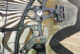 Hoyt Maxxis 31 compound bow for sale, Hoyt Maxxis 31 Compound bow with kit.

Draw length: 29 