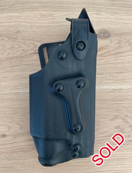Safariland Holster for Beretta 92 / Z88, Safariland holster: model 6230 Military. Mid ride belt fit. For the Beretta 92 or fits a Z88 too. This holster is great in that it secures the weapon with or without a mounted light. This has been 1 of the best holsters I ever invested in. Left Hand conversion parts included. I no longer have a Beretta so have no further use for it and its in excellent condition. Once you use this holster you will never use another   R980 plus postage or collect in Durban. Thanks.