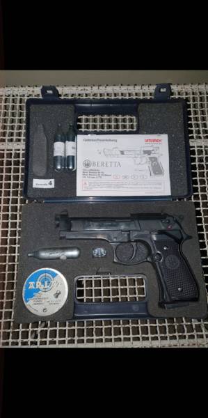 Beretta 92 FS 4.5mm(.177), Mod. Beretta 92 FS Stripping for spares. Complete in carry case, 2 magazines.
