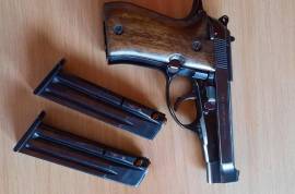 Beretta 7.65mm (32Acp) pistol model 81, Beretta 7.65mm model 81 semi-automatic pistol with 2 mags holster and shoulder holster in very good condition