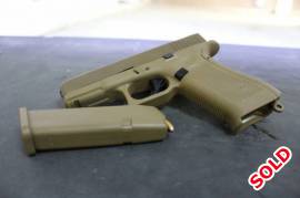 Glock 19x with accessories - Minimal use, Glock 19x 9mm 
Has shot less than 500 rounds and is currently in storage at a gunshop in PTA. No pending license on it so can just be picked up or transported from the gun shop (dealer stock)

Purchased new in Aug 2020

Basically in perfect condition, used a few times at the range after purchasing and has been cleaned and in storage since then. 

Includes color matched Glock Lockbox, 3 magazines, cleaning rod and tool and 3 different grip options. 

Open to reasonable offers. 