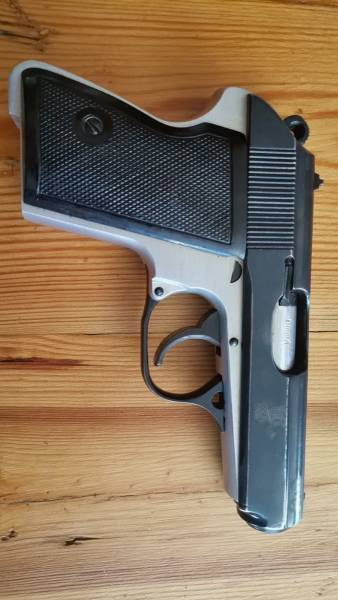 Luger M 380 9mm Short, Luger M 380 9mm Short, very little used. Included 4 magazines and 2 holsters. R2500 onco.