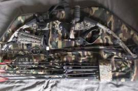 PSE Nove compound 70lb includes extras, PSE Nova 70lb bow for sale. Includes bag, quiver, arrows, trigger release and arm guard.