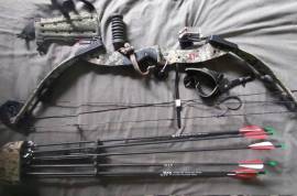 PSE Nove compound 70lb includes extras, PSE Nova 70lb bow for sale. Includes bag, quiver, arrows, trigger release and arm guard.