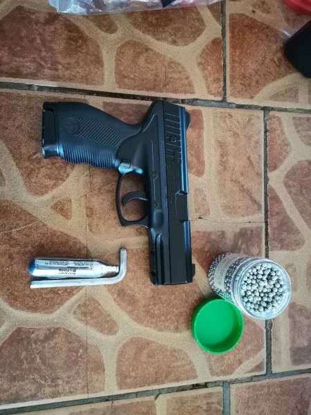 Kwc 24/7, Kwc 24/7 Co2 pistol good condition with ammo.  Price negotiable courier can be arranged. 