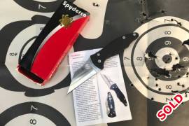 Spyderco Yojimbo 2, Spyderco Yojimbo 2 carried a few times but hardly cut anything ( opened a cardboard box ). Has a 4000 grit mirror polished edge. Comes with Box and papers 

price includes postnet to postnet 
