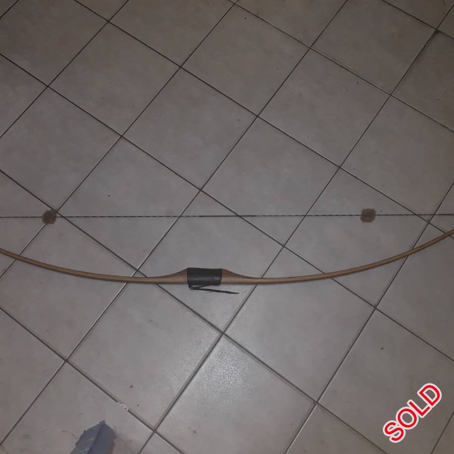 Woodlands long bow , Woodlands long bow made by heartwood bows in excellent condition.  Right hand 52# at 28 inch draw. Comes with bow sock , stringer , quiver and 3 arrows. On buyers account. Contact me on 0791835620. 