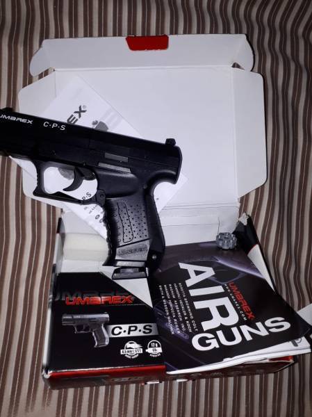 Airgun - as good as new, Comes with unopend gas canister and almost full container pellets.
Price negotiable.