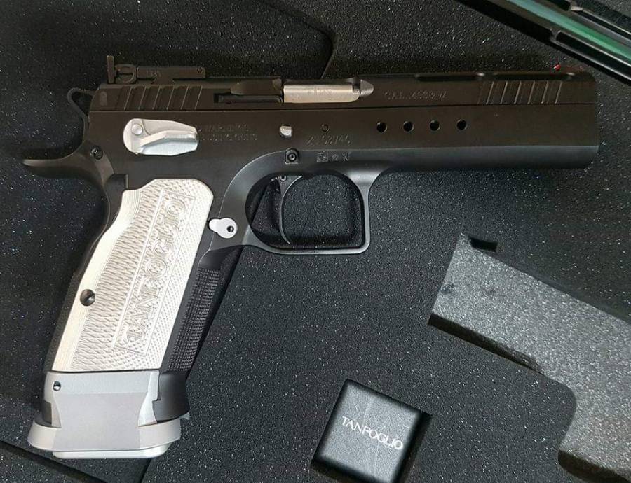 Tangfoglio Limited CUSTOM extreme, Tangfoglio Limited CUSTOM Extreme pistol. As new in Box with all extras. Currently in dealers stock in Durban. Pistol has fired 300 rounds of factory ammo in its life. Brand new. 