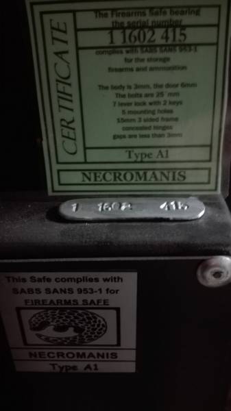 7rifle safe with seperate pistol safe in great con, 7 Rifle safe with pistol safe 