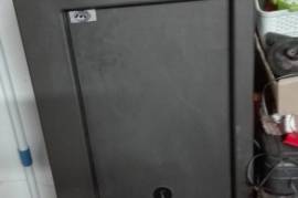 7rifle safe with seperate pistol safe in great con, 7 Rifle safe with pistol safe 
