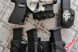 Custom kydex holster old or new handguns, We make a custom carry solution on how you want te carry. We can do any hangun, from revolvers to pistols new and old (t&c)
We do all kind of designs and more, we do have 10 colour options.
We also specialise in light bearing carry solutions.