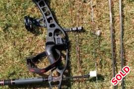 hoyt crx32 compound bow RH, Hoyt Crx32 compound bow 60-70lbs includes a trophy taker drop away arrow rest, a pse 3 pin sight, octane stabilizer, a Carry bag and 2 Easton powerflight arrows looking for R4500 neg for the package whatsapp me on 074858zero365 or call 07911119one1