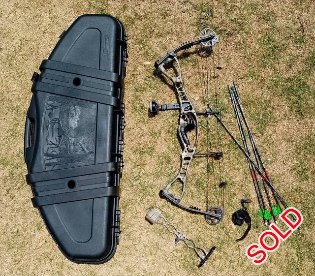 hoyt alphamax 35 compound bow RH, Hoyt Alphamax 35 compound bow 60-70lbs includes a trophy taker drop away arrow rest, octane stabilizer, 5 pin hogg sight, hard carry case, 5 arrows, hoyt quick detach quiver and a Scott trigger release looking for R5000 neg whatsapp me on 074858zero365 or call 07911one1911