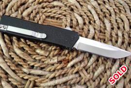 lightning OTF knife 440C blade, lightning OTF knife 440C blade, in used condition with paint wear on the body but you can respray it. this is a great otf and rarely fails.

Courier is R100 or you can collect in cape town