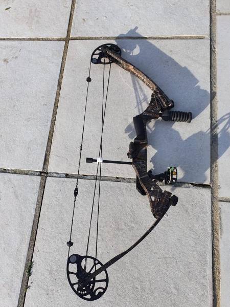 Mission Ventue Compound Bow with extras,  
Mission venture compound bow with accessories in almost brand new condition 



Comes with extra attachments and accessories 

- Bow stablizer

- 3 pin bow sight

- Arrowrest brush

- Peep sight

- Bow release



bow bag and 4 arrows included
