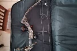 Compound bow, Compound bow in very good condition, barely been used.
includes extras seen in photos 
Price: R5000 negotiable