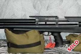 Artemis / Snowpeak P35, P35 Bullpup, still in the box. Box opened to take pictures. Included: fill probe, one 9 round mag, o-rings and seals, 250 pellets. Fully shrouded barrel with aluminium baffles. Fills to 250 bar and you get 50+ shots per fill. People are raving about the position of the cocking lever! Will deliver within 60km radius of Benoni OR delivery for the buyer's account. 30ft/pound of energy. 