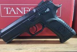 Tanfoglio Force Police Cal 9 x 19 / 9 mm para, High performance defence pistol: accuracy and speed typical of the sport pistols meet the requirement of lightness and ergonomics requested by the port continued.