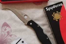 Spyderco Civilian G10, Never been used Spyderco Civilian G10 for sale.
Self-Defense knife.
Needs screws for clip.