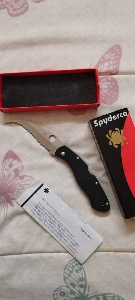 Spyderco Civilian G10, Never been used Spyderco Civilian G10 for sale.
Self-Defense knife.
Needs screws for clip.