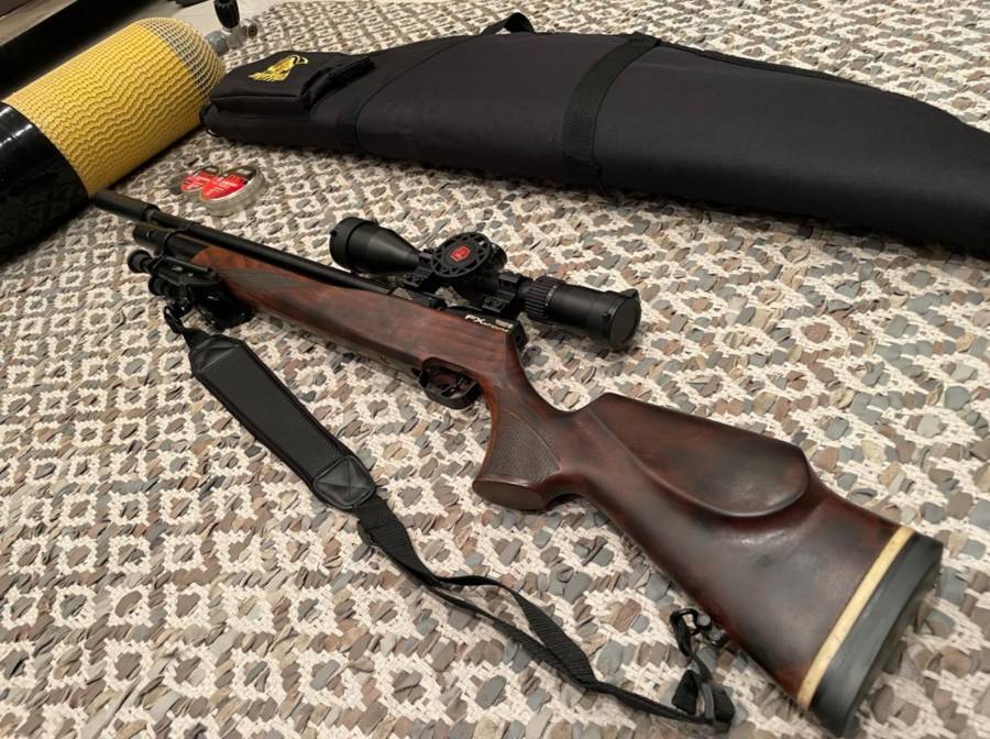 FX STREAMLINE .22 (5.5mm) PCP AIR RIFLE, FULL KIT BARGAIN !!
Excellent condition
Powerful and extremely accurate
Shoots H&N 21 gr slugs @ +/- 950 fps (on chrony) Extras include:
- barrel band
- Titanium Gamma 3 - 12 X 44 SF scope (zeroed at 100m)
- A - TEC WAVE .22 cal 1/2'-20 UNF suppressor
- shoulder sling
- adjustable bipod
- padded rifle bag
- 1 x 14 round magazine
- Filling probe 
- Tin of 21gr H&N slugs
- Oil to keep the wooden stock nice and clean
- 300 BAR scuba tank with holder (recently hydro tested and filled)
- Filling station with pressure gauge. 

Ideal for precision shooting or small game hunting. 
If you familiar with FX, there's nothing more to tell you. 
Those interested most welcome to come view the rifle.
Courier for buyers account.
Kindly note price is NON negotiable
thank you



 