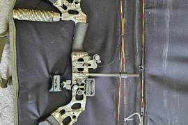 Compound Bow Combo Deal, Mission by Matthews Craze compund bow with bag, arrows, trigger, sight and quiver.