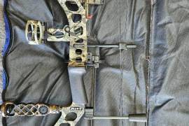 Compound Bow Combo Deal, Mission by Matthews Riot compund bow with bag, arrows, trigger, sight and quiver.