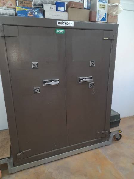 Big Bischoff Double door Cat. 2 safe, Essentially a moveable strong room.
Ideal for dealers and collectors.