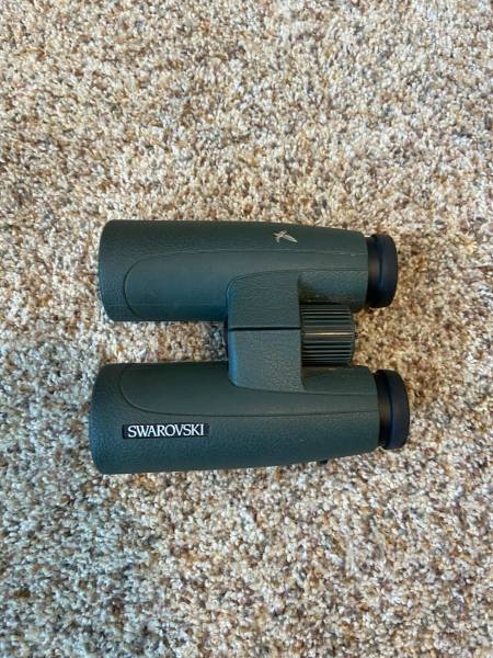 Swarovski SLC 10x42 Binoculars, The Swarovski SLC 10x42 HD binoculars are real multipurpose binoculars that have had their optics and coating system optimized specifically for contrast and focus. The 10x magnification brings details that are far away close to you. This model of Swarovski SLC binoculars also stands out for having a large field of view and being extremely rugged thanks to its magnesium housing. The ergonomic design ensures optimum viewing and operating comfort even when observing over long periods.