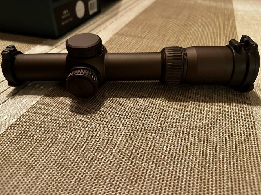 Vortex Optics Razor HD Gen III 1-10x24 Riflescope, Brand new optic the reason I put brand new other is because I took the scope out of the box and put the Tenebraex flip covers on it. Has not been put on any type of firearm. Absolutely no scratches or dents whatsoever. Everything is in the box that it came with.