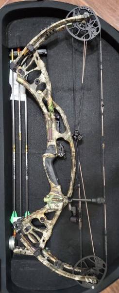Bundle, Loaded Hoyt Carbon RX-3 Bow Package, Ready to go package, Loaded Hoyt Carbon RX-7 Bow Package- RedWrx RX3 - cammo - 60 to 70 lb.

Includes:
-Hoyt RedWRX RX-3 Bow
-SKB hard bag
-9 Gold tip Micro shaft arrows with blazer vanes cut for 28.5 inch draw
-Hoyt rest and rear counter weight
- Spot hog fast eddy 2 pin sight
-Spot hog adjustable release
-Arrow jig and extra fletchings kit
- Knock On archery Riddance adjustable front stabilizer
- spare set of 60x custom strings
-legend XT-420 range pouch