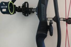 Hoyt Carbon RX-7 Ultra RedWrx 60-70# Limbs Right H, Awesome bow that I've wanted for a long time, but life happens and funds are needed elsewhere. Draw weight is set to 70lbs. Selling with a CBE Tactic sight and Octane whisker biscuit. Paperwork will be included. Feel free to ask questions, but please, no low ball offers.